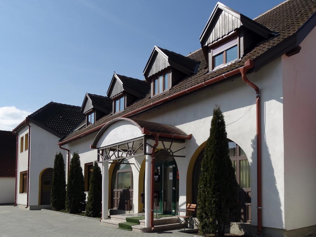 Prince Hotel 미에르쿠리에씨우크 외부 사진